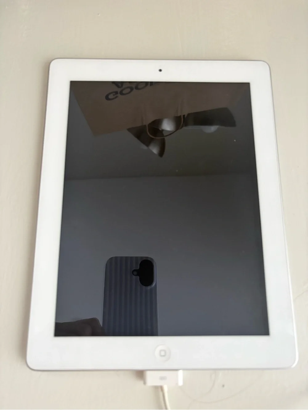 Apple White Tablet with Black Display - Classic iPad 2 16GB